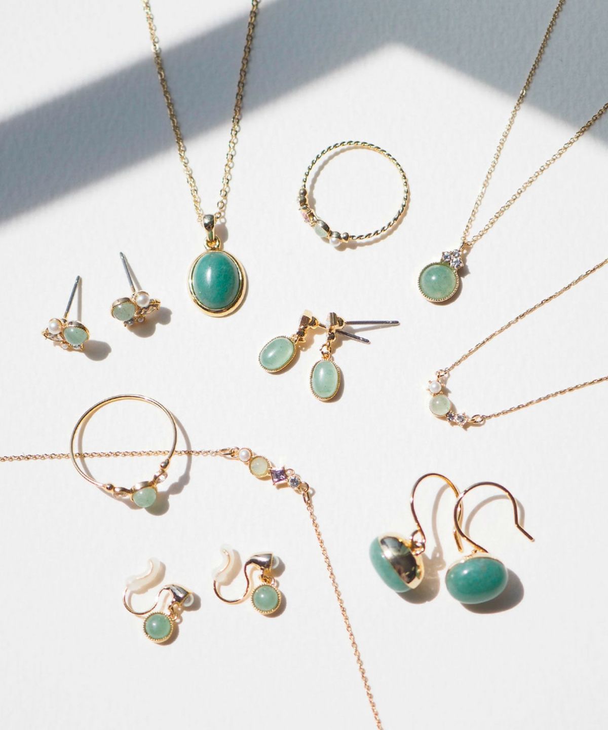 【恋は光着用】ナチュラルストーンとビジューのチタンポストピアス【MUK Dreamy stone】