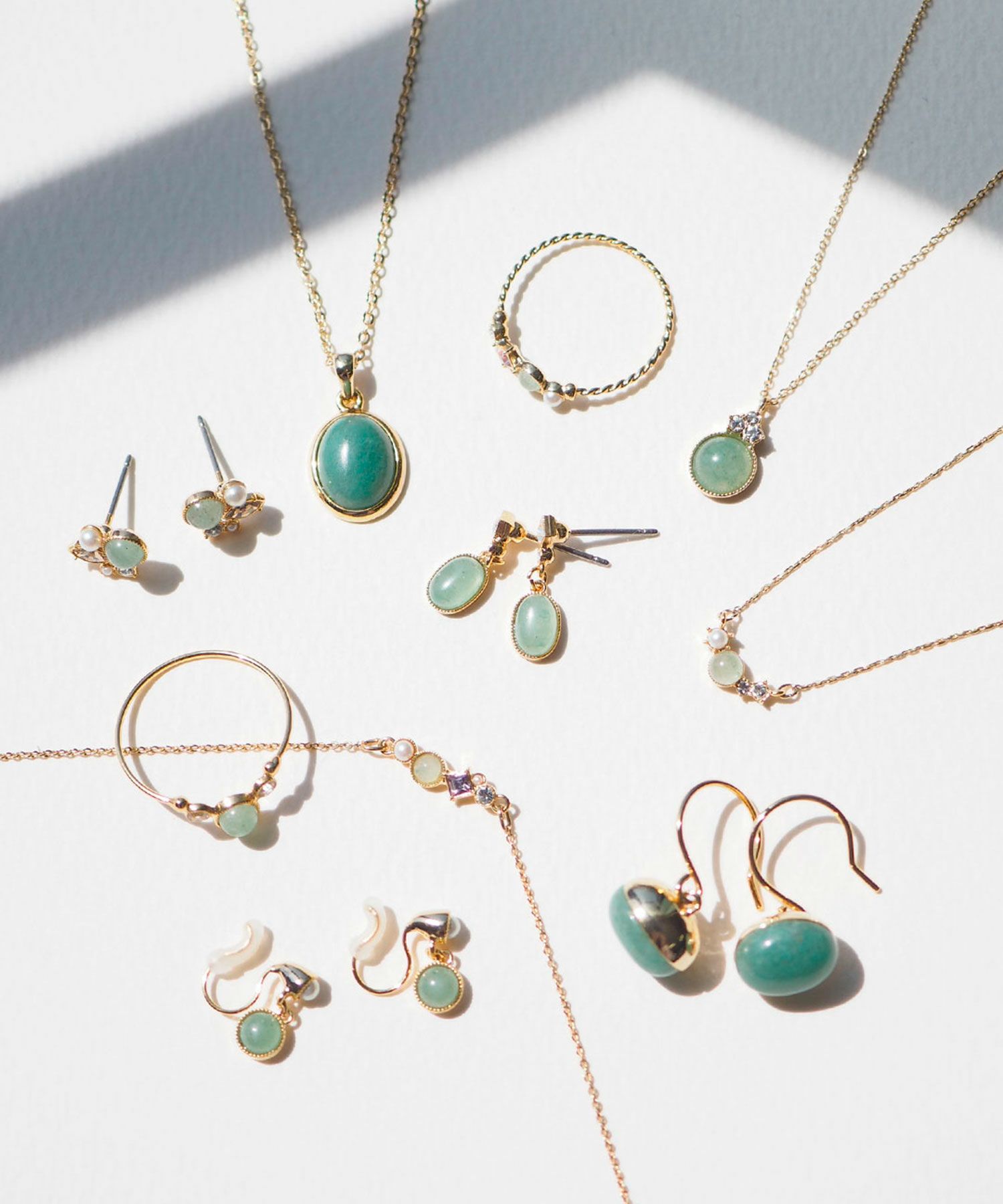 【恋は光着用】ナチュラルストーンとビジューのチタンポストピアス【MUK Dreamy stone】