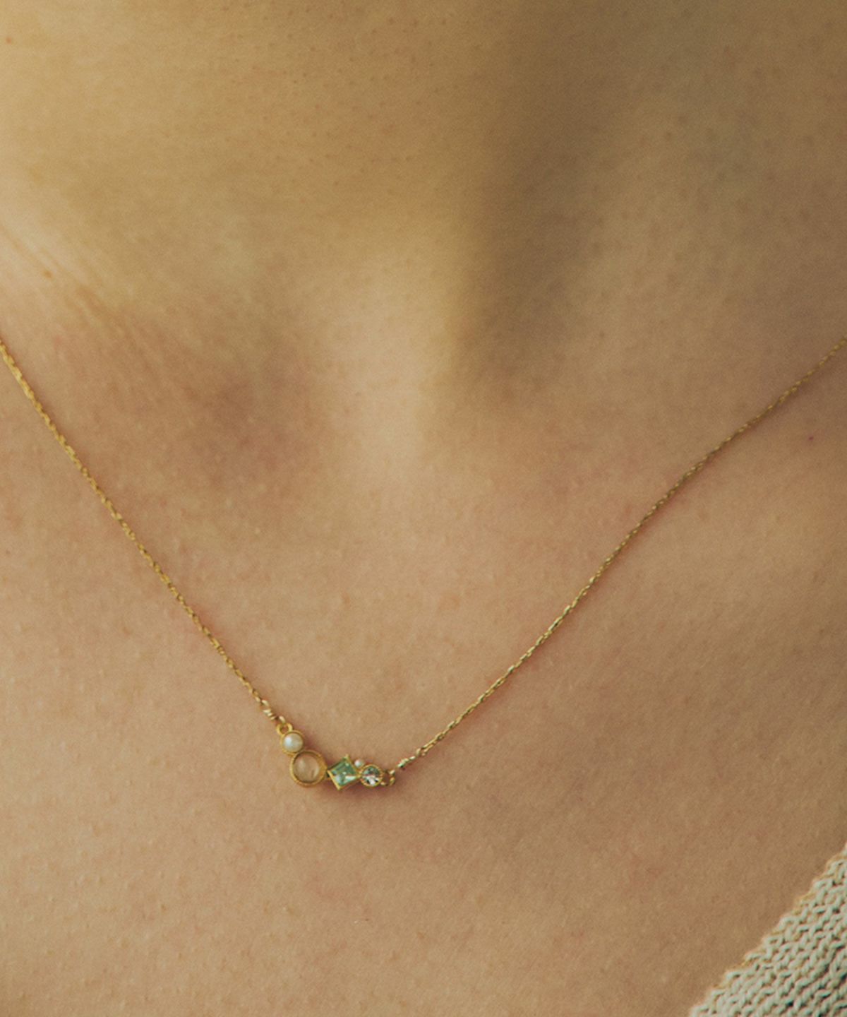 【恋は光着用】ナチュラルストーンとビジューのプチペンダント【MUK Dreamy stone】