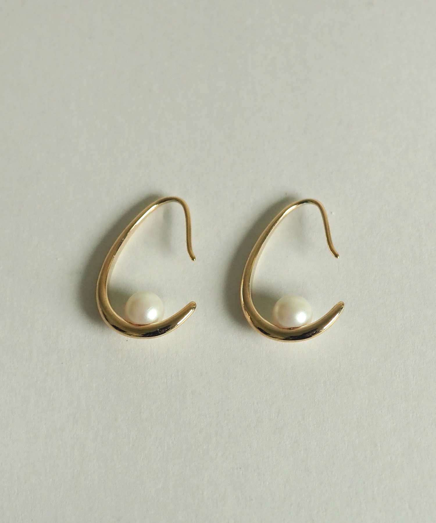 パールフックピアス