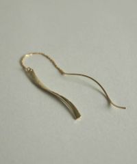 きらめきテクスチャウェーブアメリカンピアス【MUK petite charme