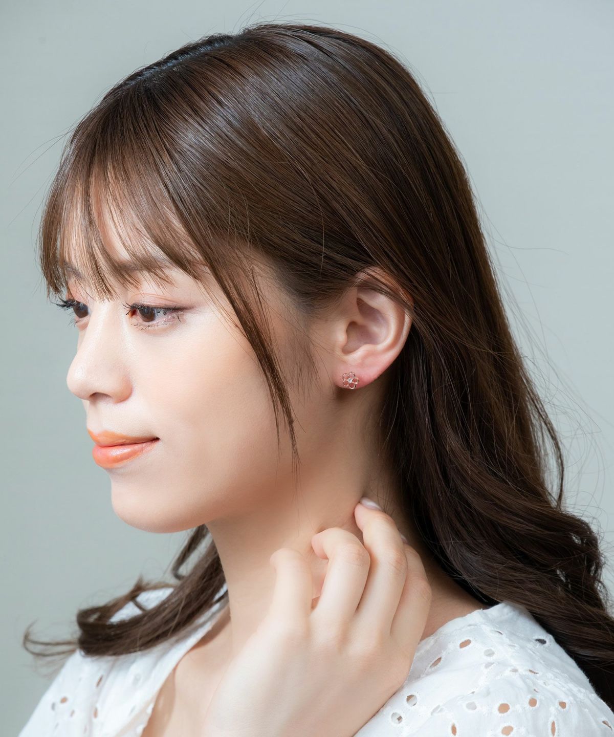 ホローフラワーセラミックポストピアス | 【公式】MUK ONLINE