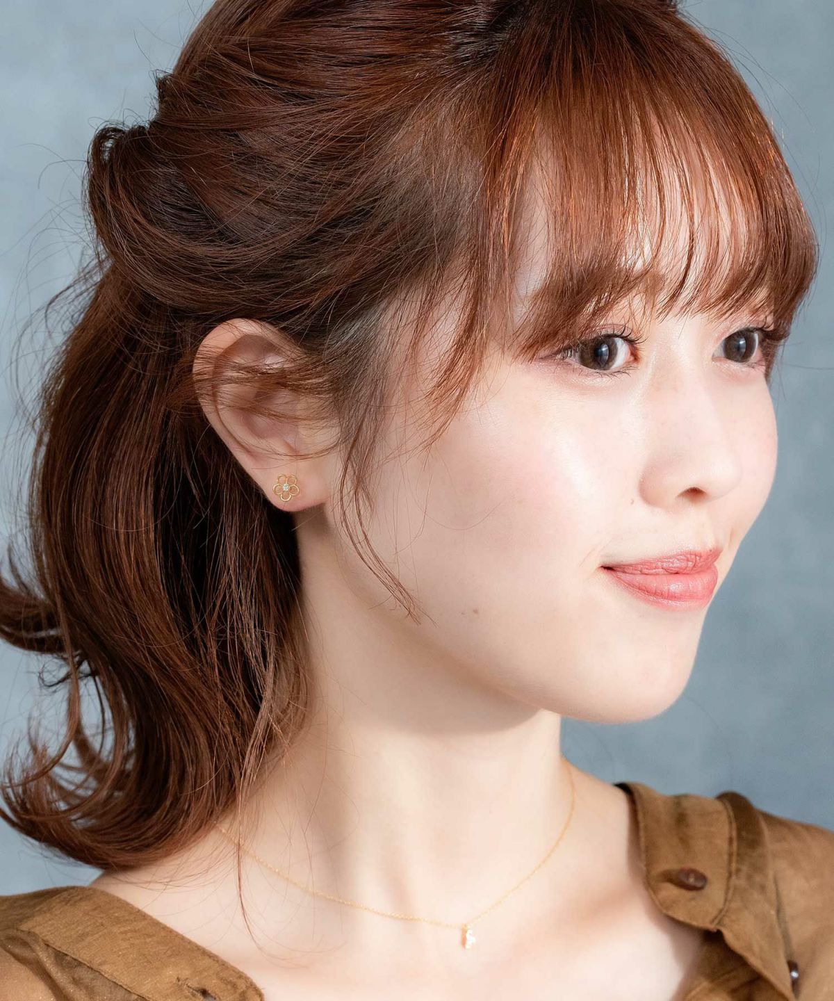 ホローフラワーセラミックポストピアス | 【公式】MUK ONLINE