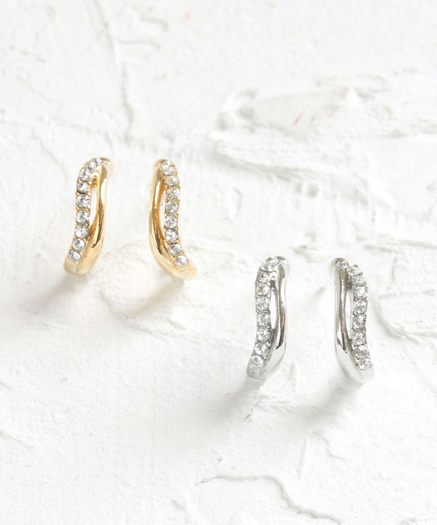 ダブルウェーブラインフープセラミックポストピアス