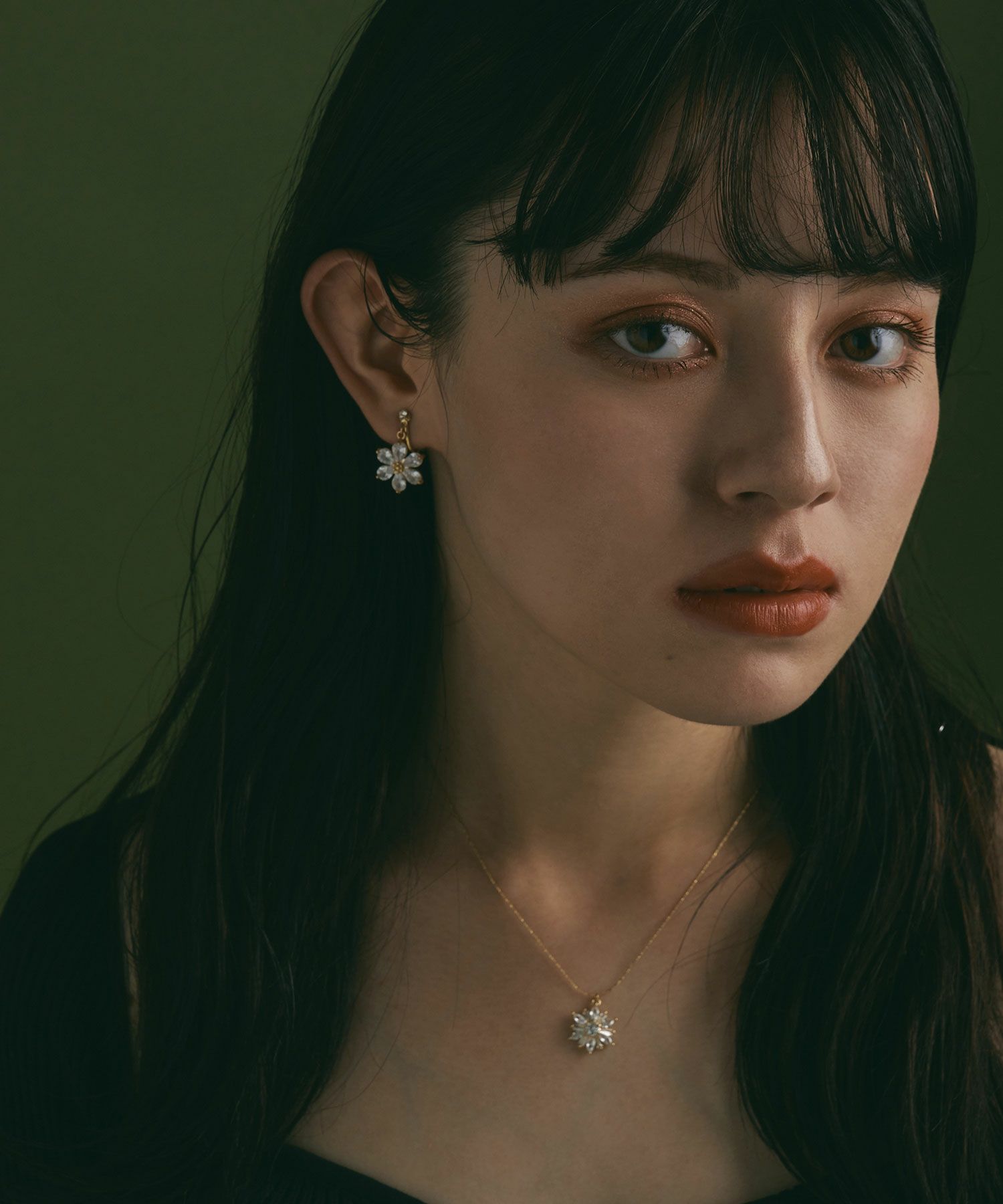 ジルコニアフラワースウィングイヤリング【Dahlia】 | 【公式】MUK