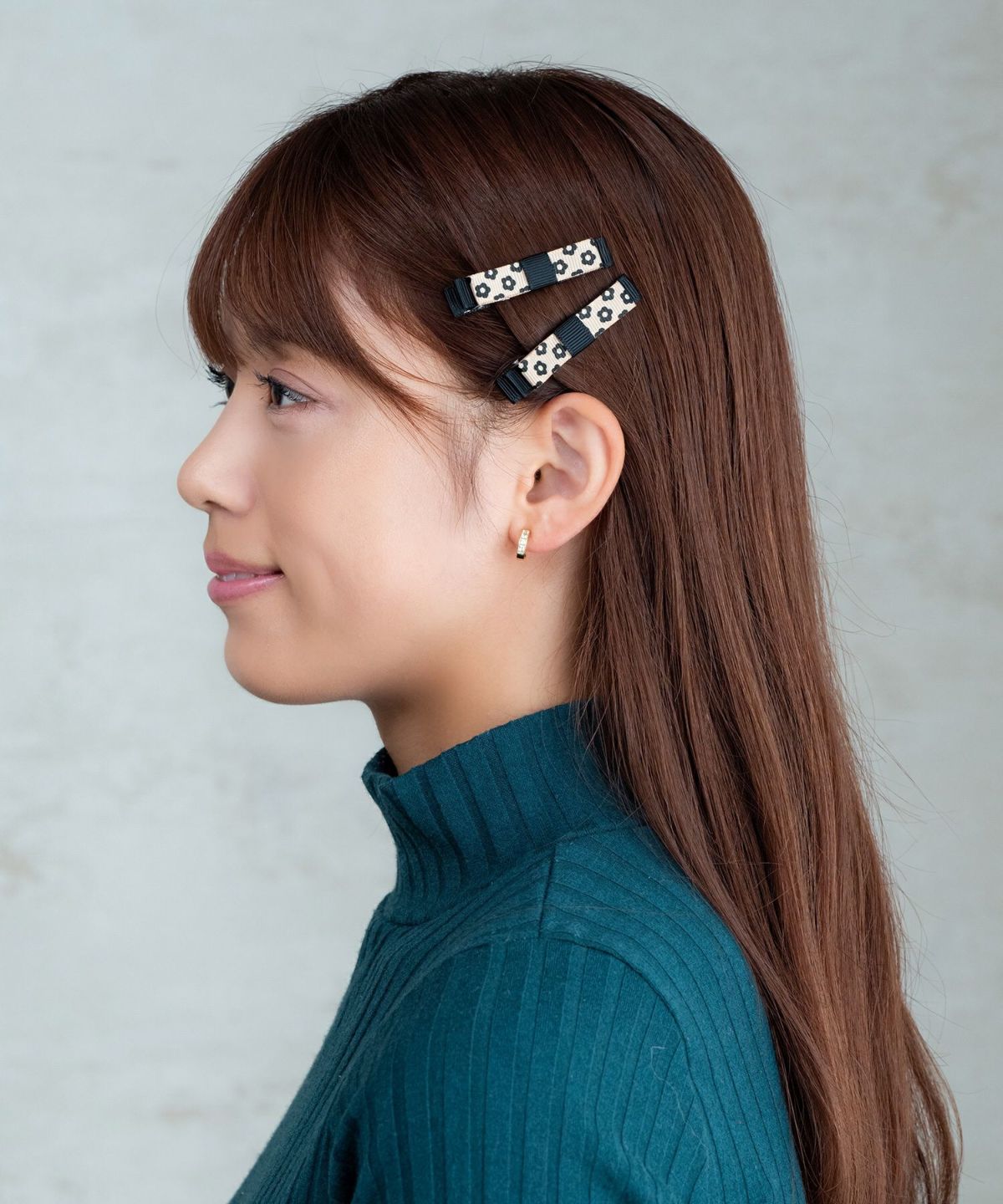 アッコページです。お花のヘアゴムとヘアクリップ　2点お取り置きです。 アッコ様専用ページです。お花のヘアゴムとヘアクリップ 2点お