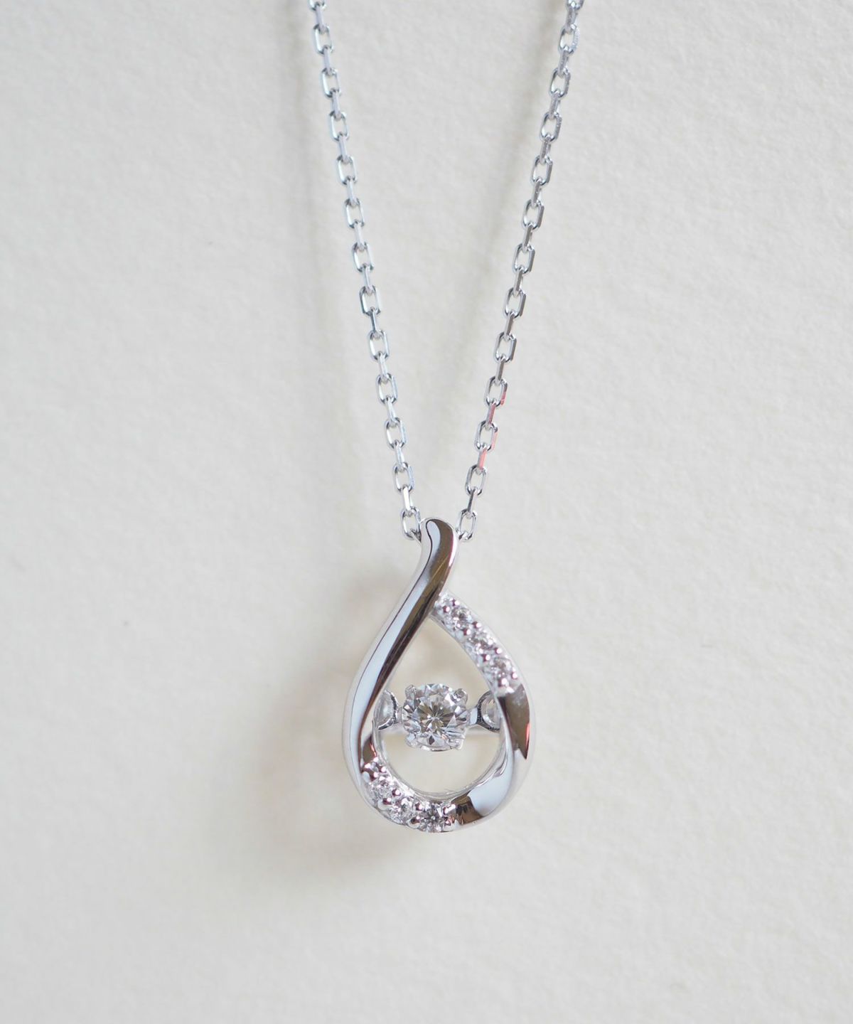 Drop frame 925 Silver Dancing Stone Pendant【H&Ccollection】