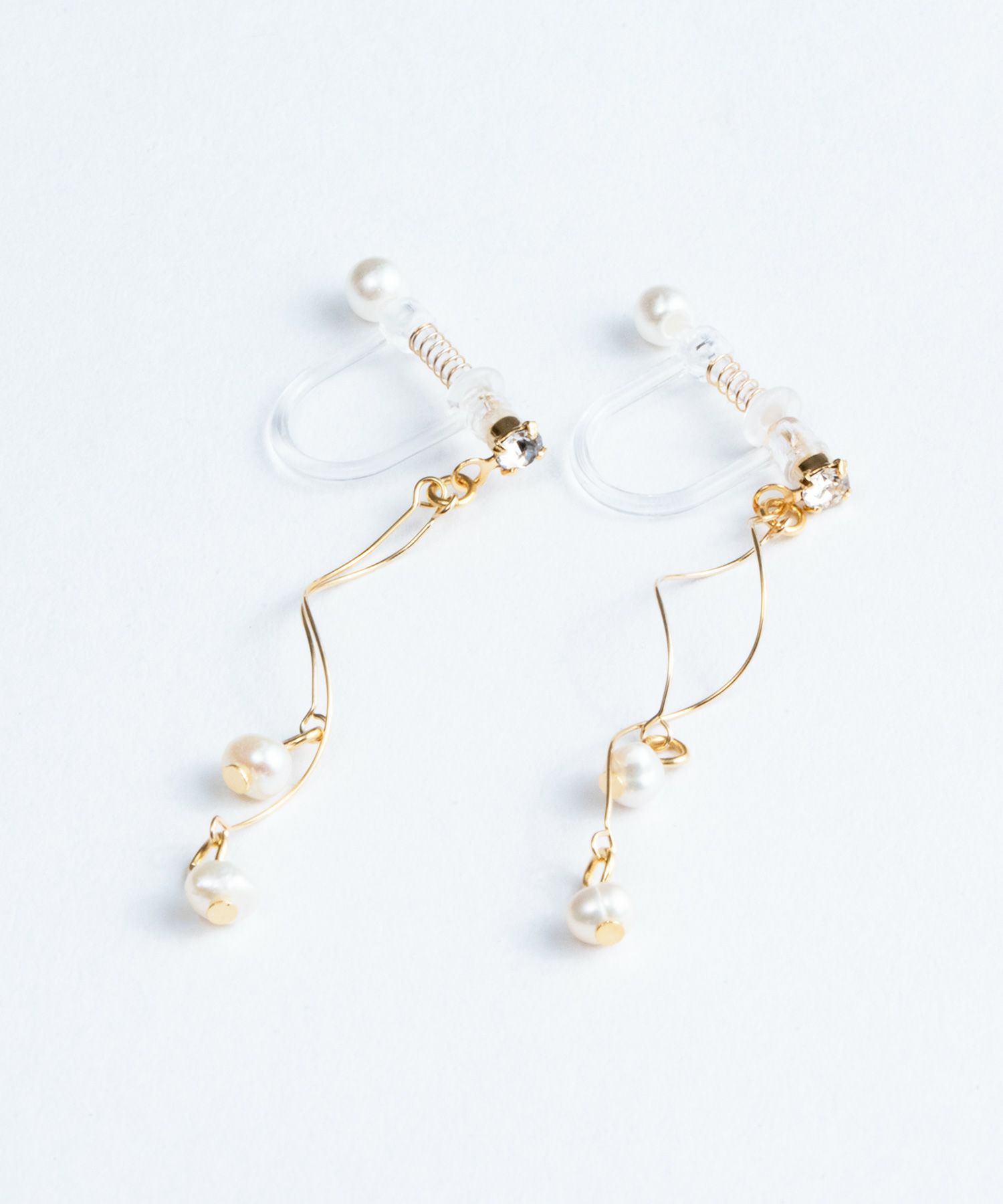 アンデュレイト淡水パールスプリングクリアイヤリング