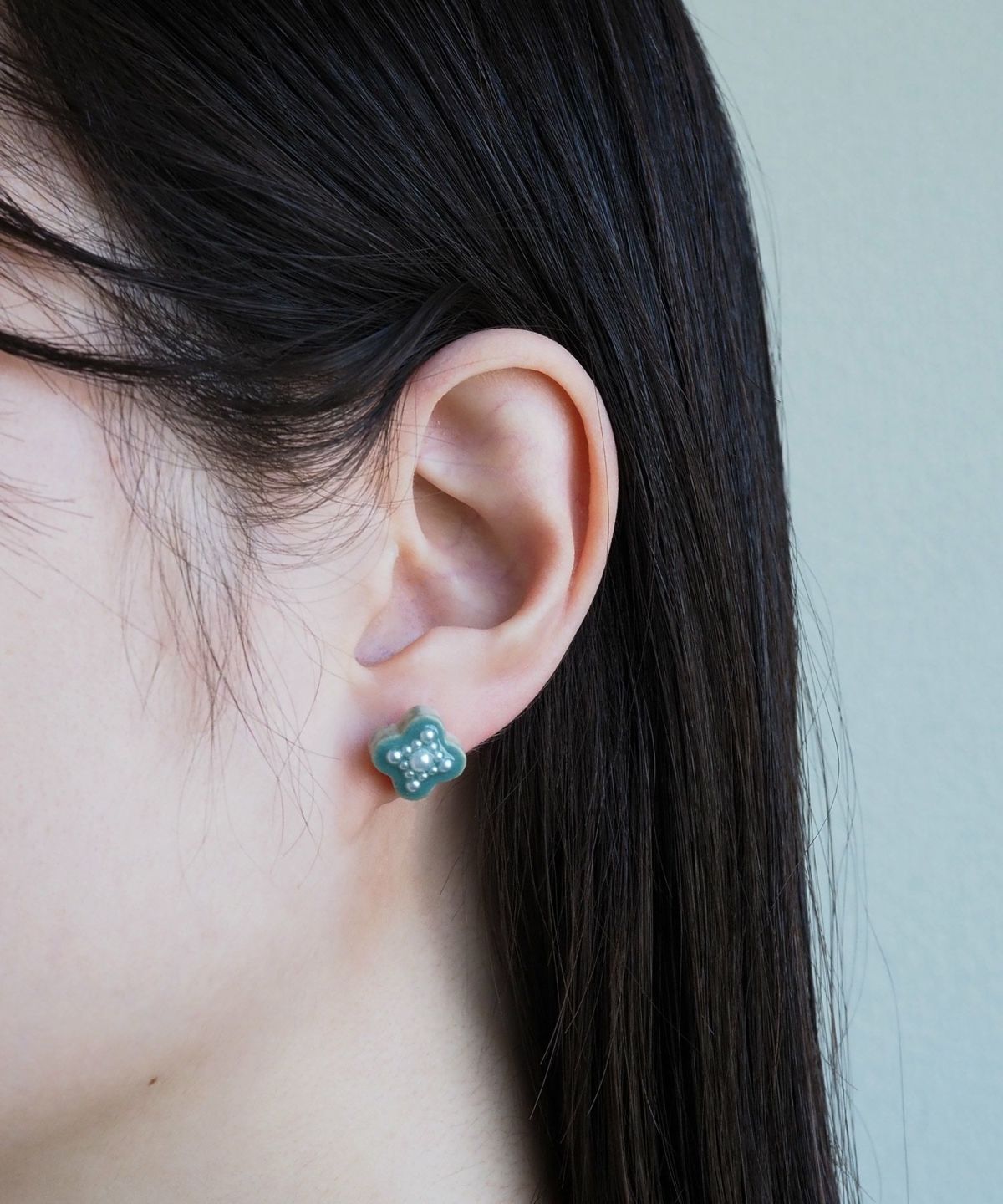 美濃焼小花開花パールチタンポストピアス【MIKELO】