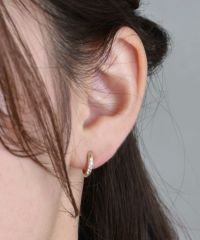 web限定】タイニーストーンループフィットイヤリング/チタンポスト