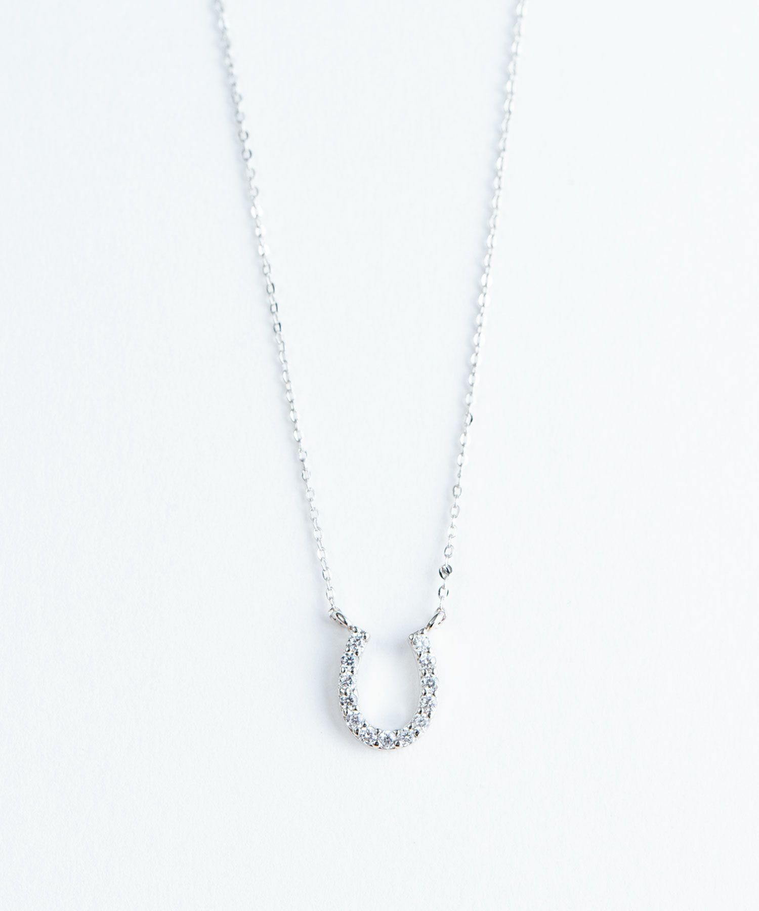 パヴェホースシューネックレス