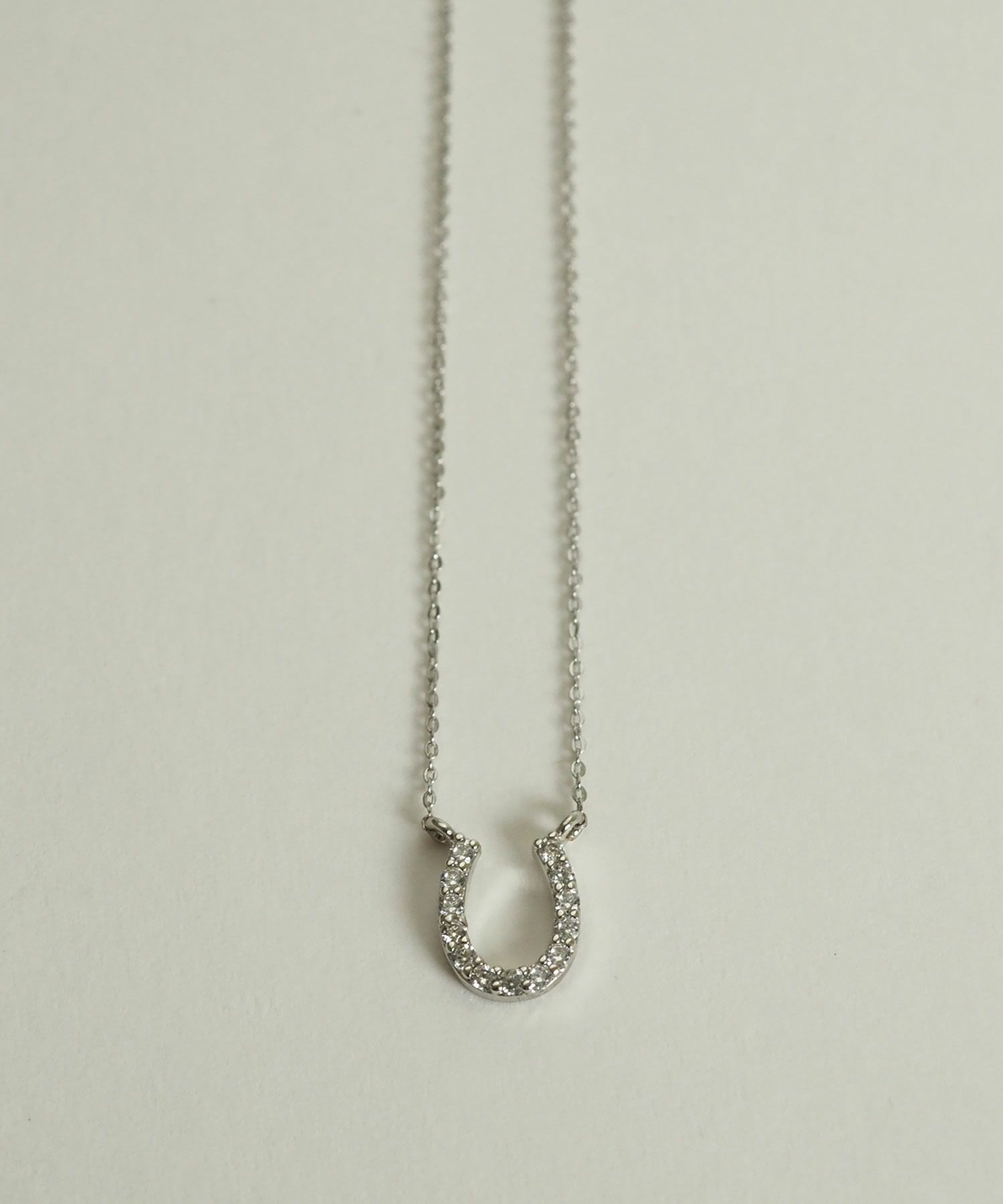 パヴェホースシューネックレス