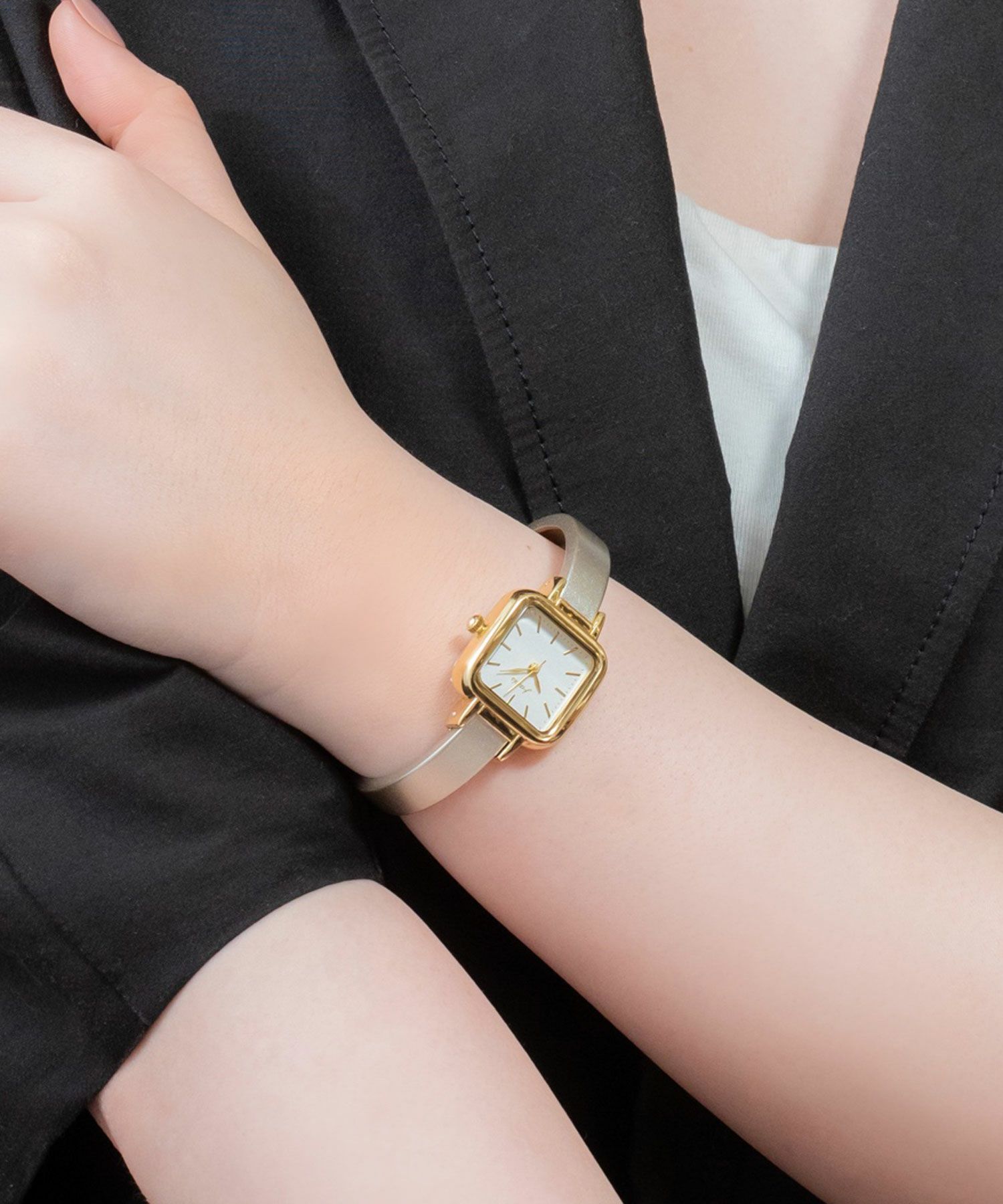 スクエア バングルウォッチ J-AXIS