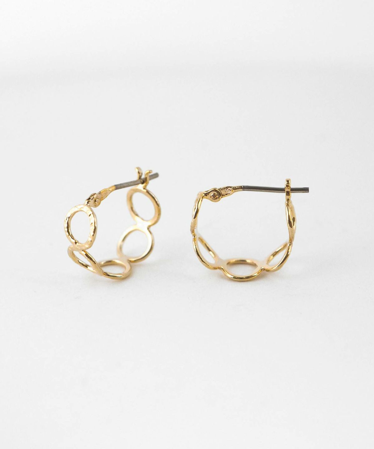 透かしハーフピュアチタンポストピアス