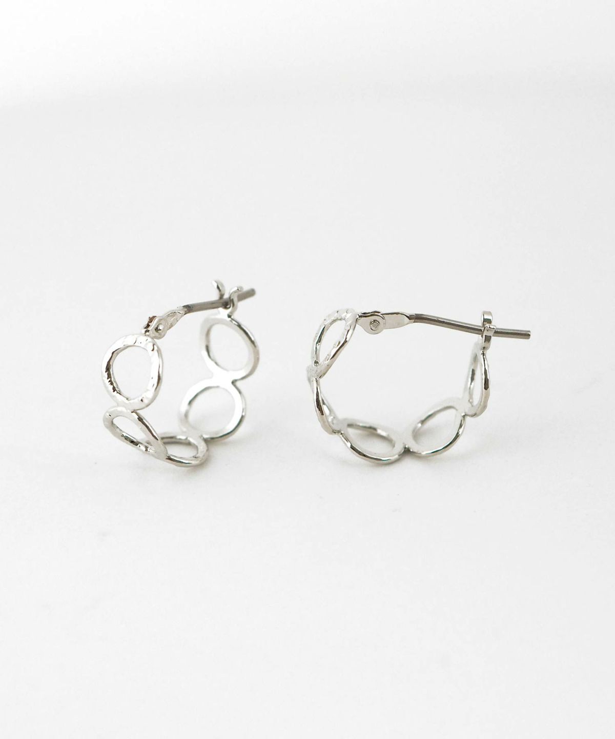 透かしハーフピュアチタンポストピアス