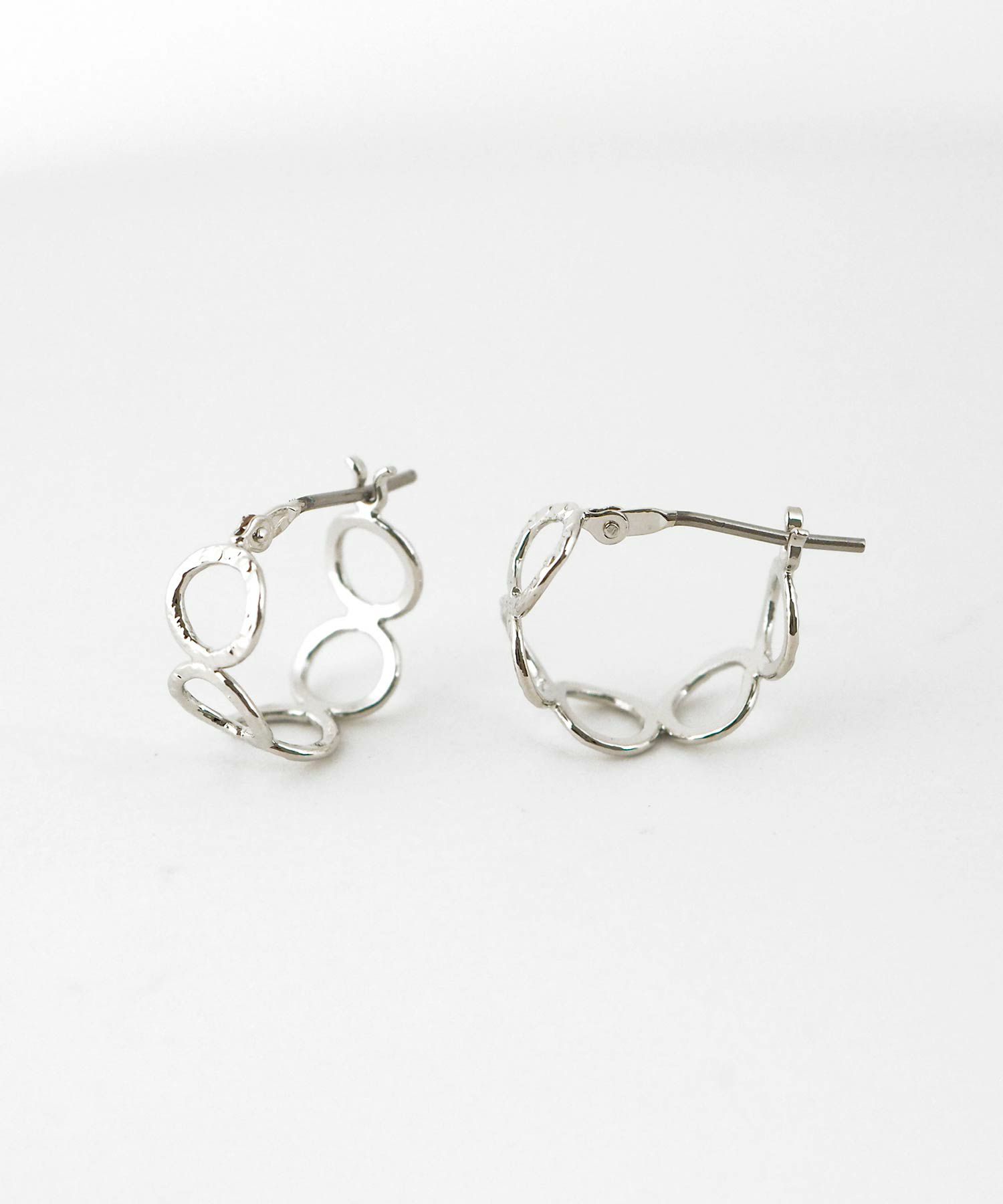 透かしハーフピュアチタンポストピアス