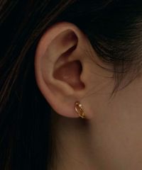 山崎紘菜さん着用】クロスフープノンホールイヤリング | 【公式】MUK