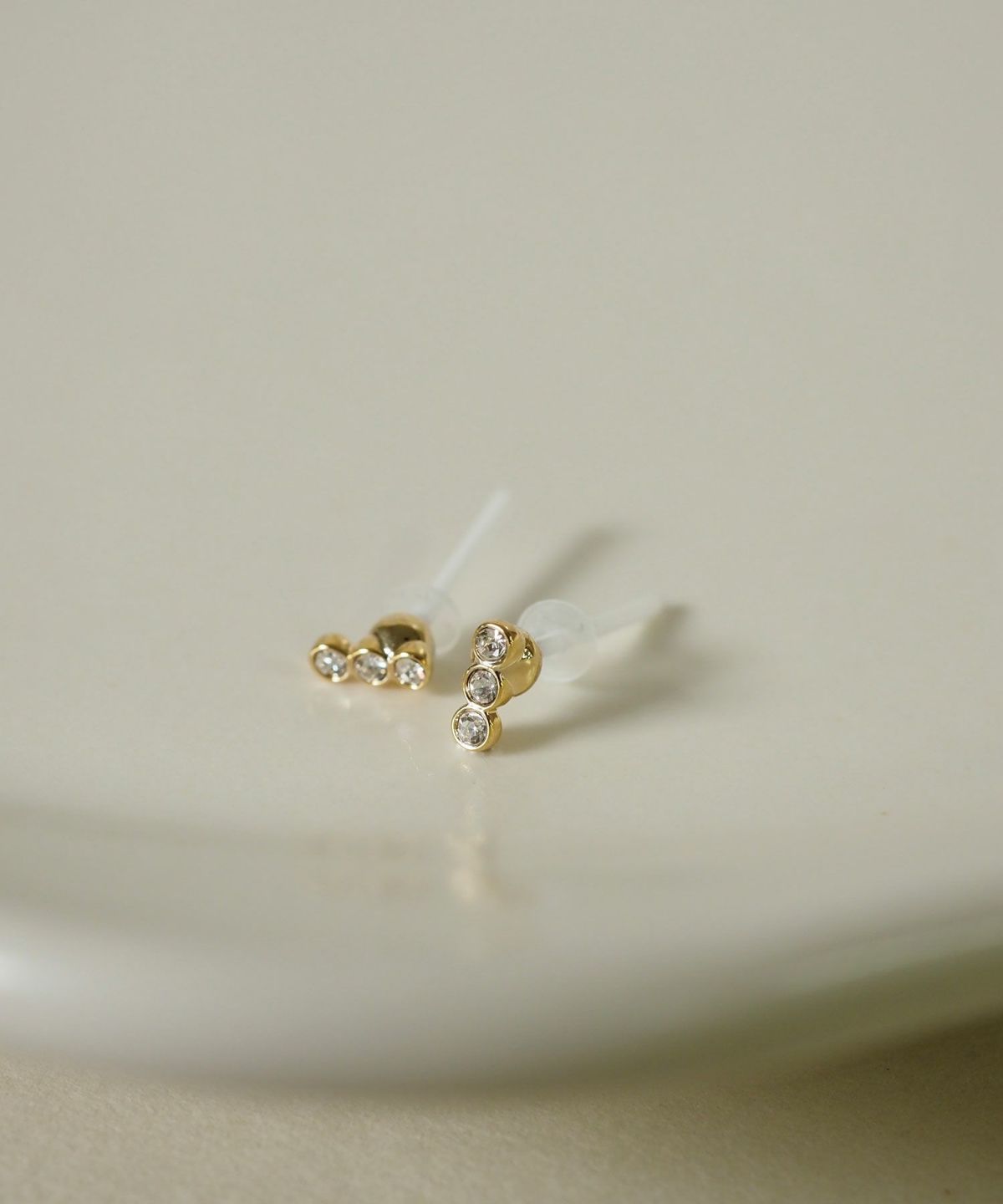 【web限定】ライナセラミックポストピアス