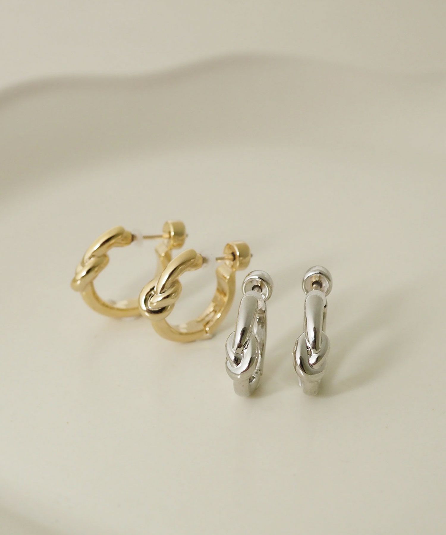 20%off】【web限定】ノットデザイン樹脂コーティングスムースピアス