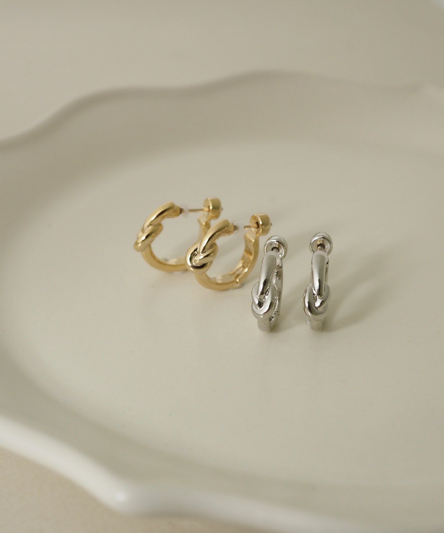 【web限定】ノットデザイン樹脂コーティングスムースピアス