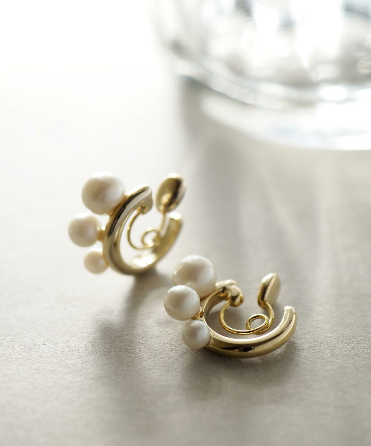 【web限定】ニュアンスパールループフィットイヤリング