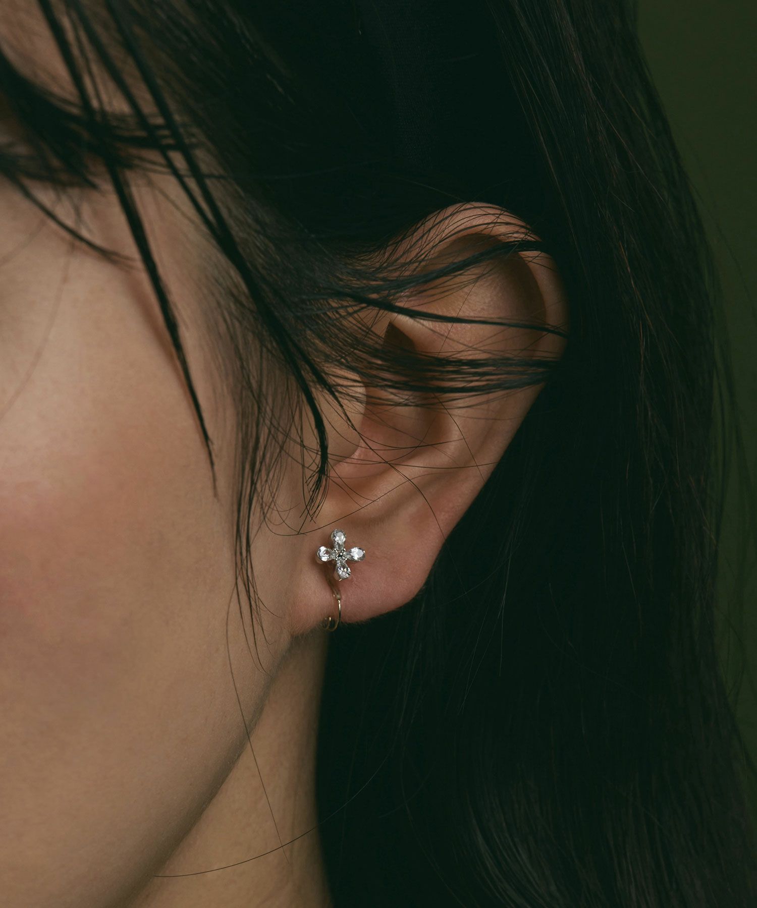 【web限定】フラワーモチーフクリスタルループフィットイヤリング