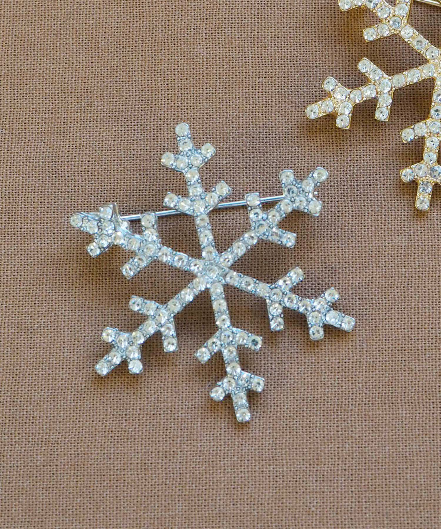 クリスタルオブスノーブローチ