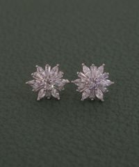 キュービックダリアフラワーチタンポストピアス【Dahlia