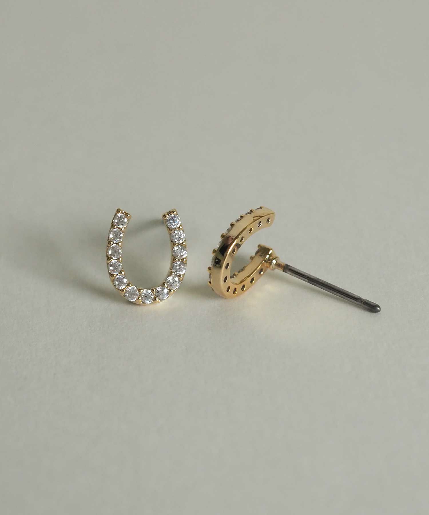ホースシューキュービックピアス【MUK petite charme】