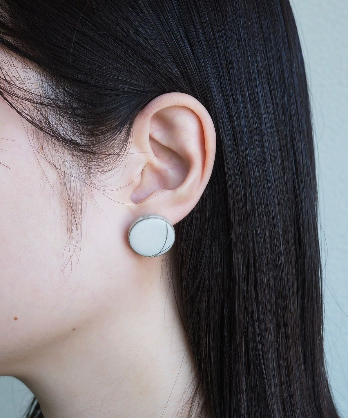 carve」白百合美濃焼三日月チタンポストピアス【MIKELO】 | 【公式