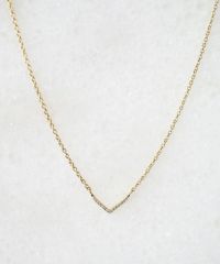 [K10]ワイドVモチーフメレダイヤモンドプチペンダント【cucia Diamond Skin Jewelry】