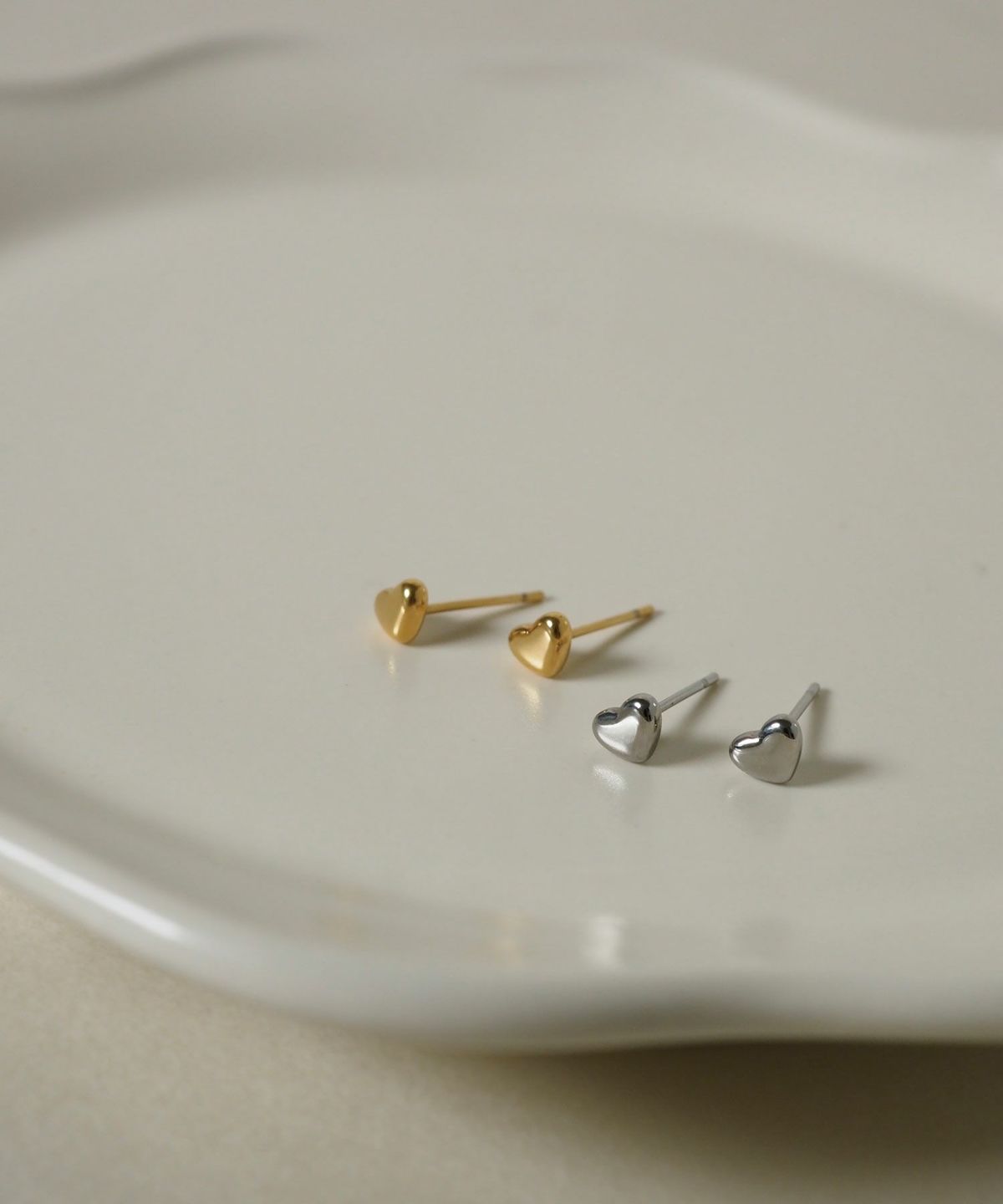 ミニピアス2点❁⃘*.゜ステンレス ✴︎ ミニマルな輝き、軽やかに揺れて ✴︎ 《 ミニ角スティック