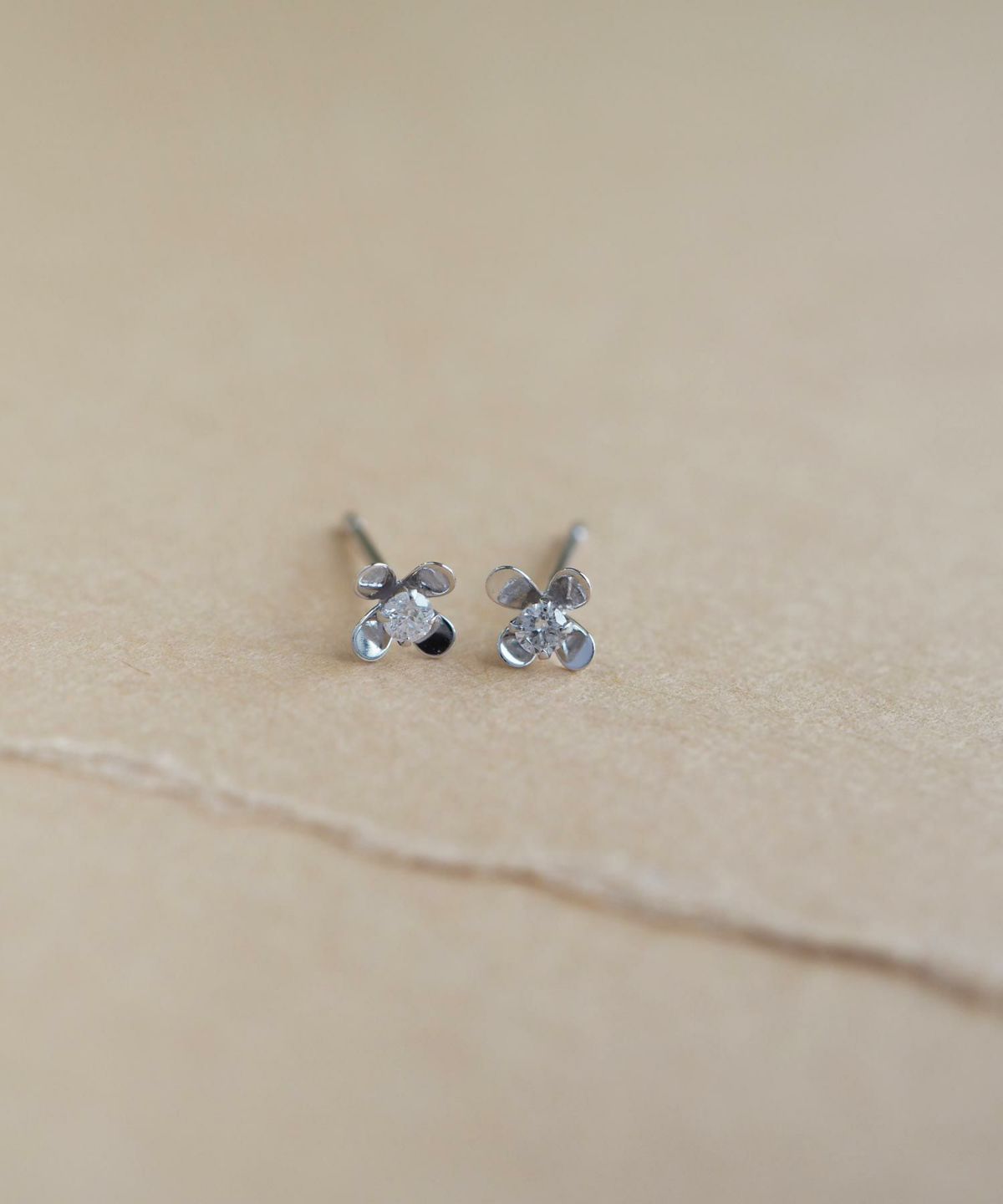 K10プチフロラダイヤモンドピアス【cucia K10 Light Jewelry】