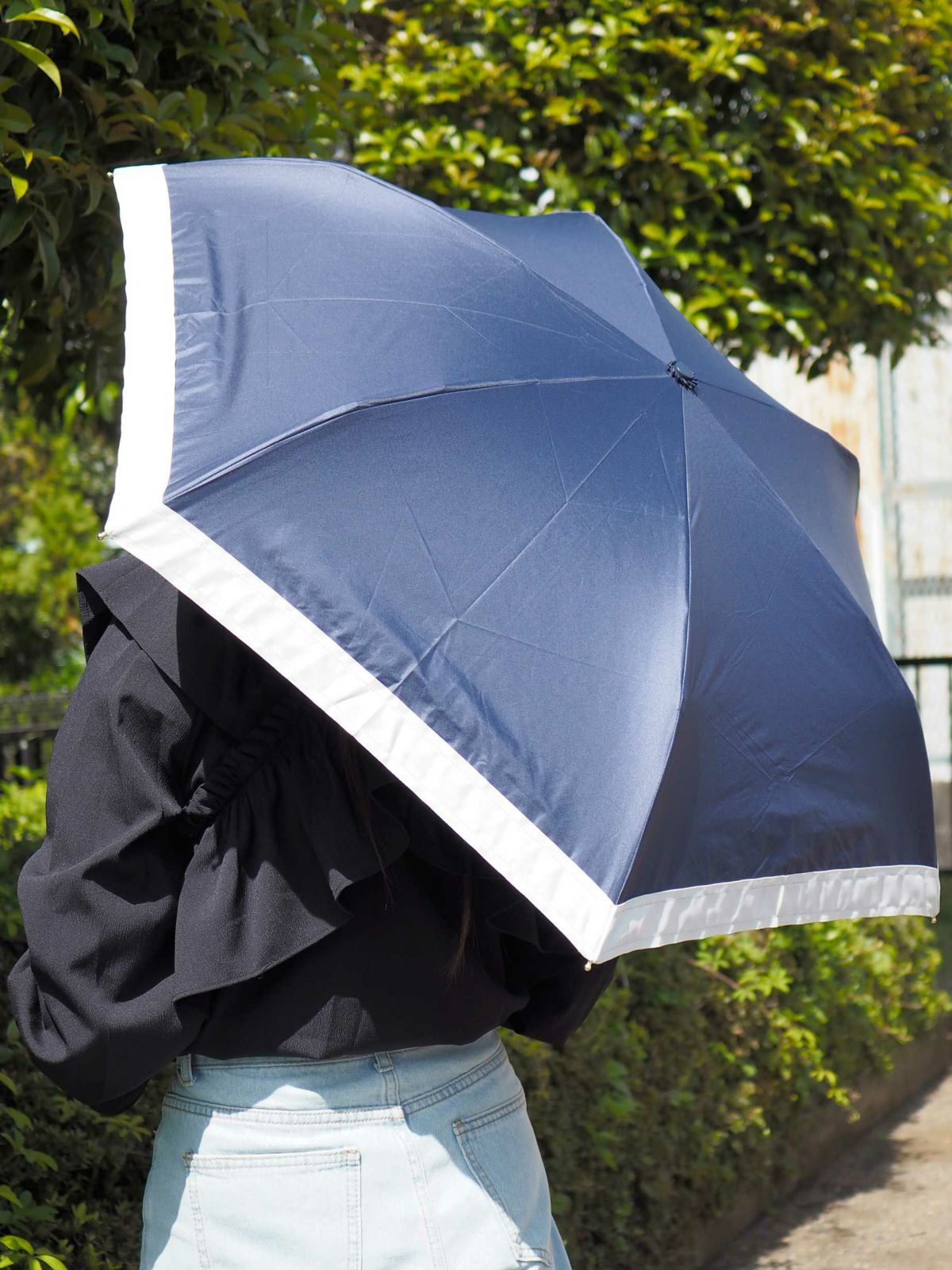 雨晴兼用3段折り畳み傘　　完全遮光100%   新品 完全遮光100まるい3段折りたたみ晴雨兼用日傘グログラン