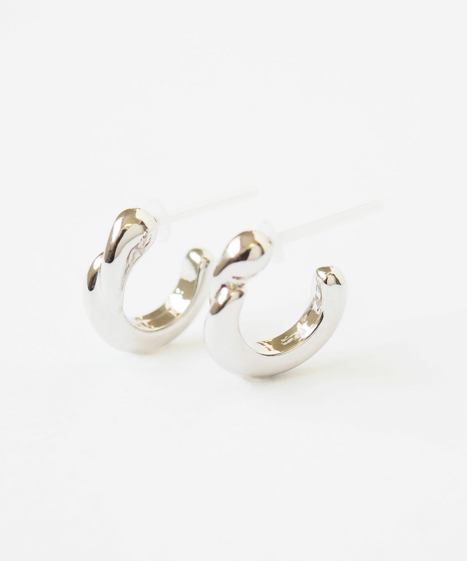 【web限定】ツイストメタルセラミックポストピアス