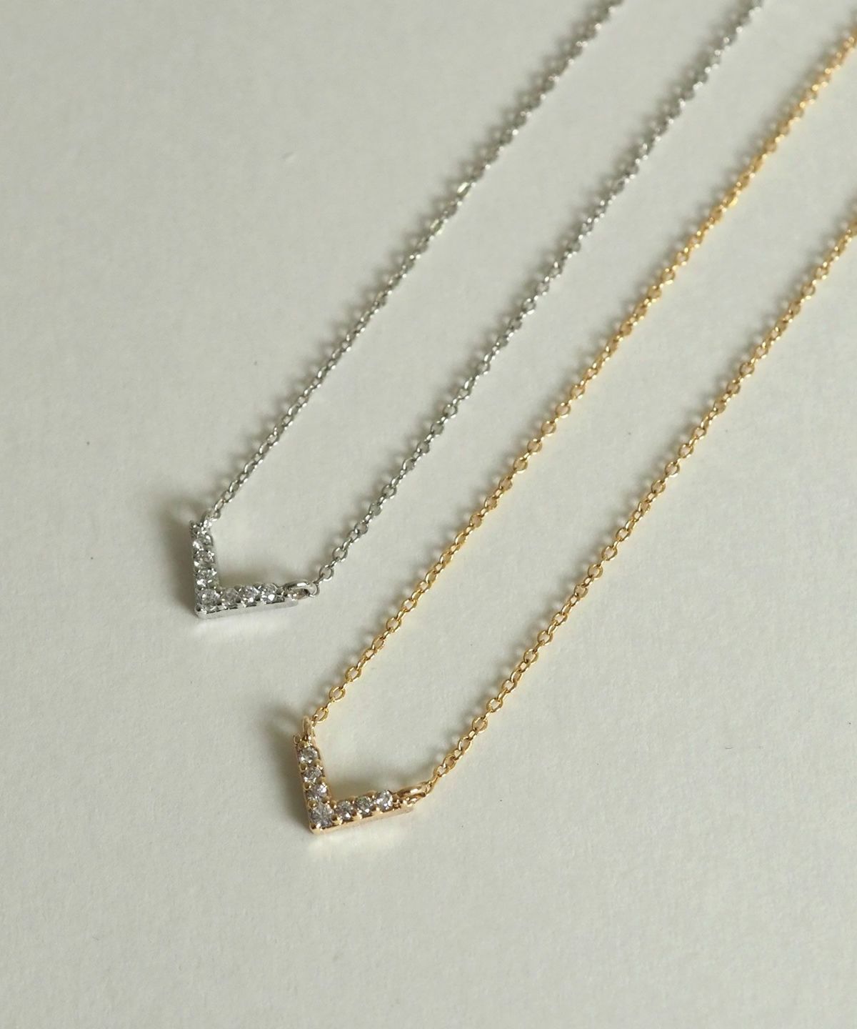 パヴェVネックレス