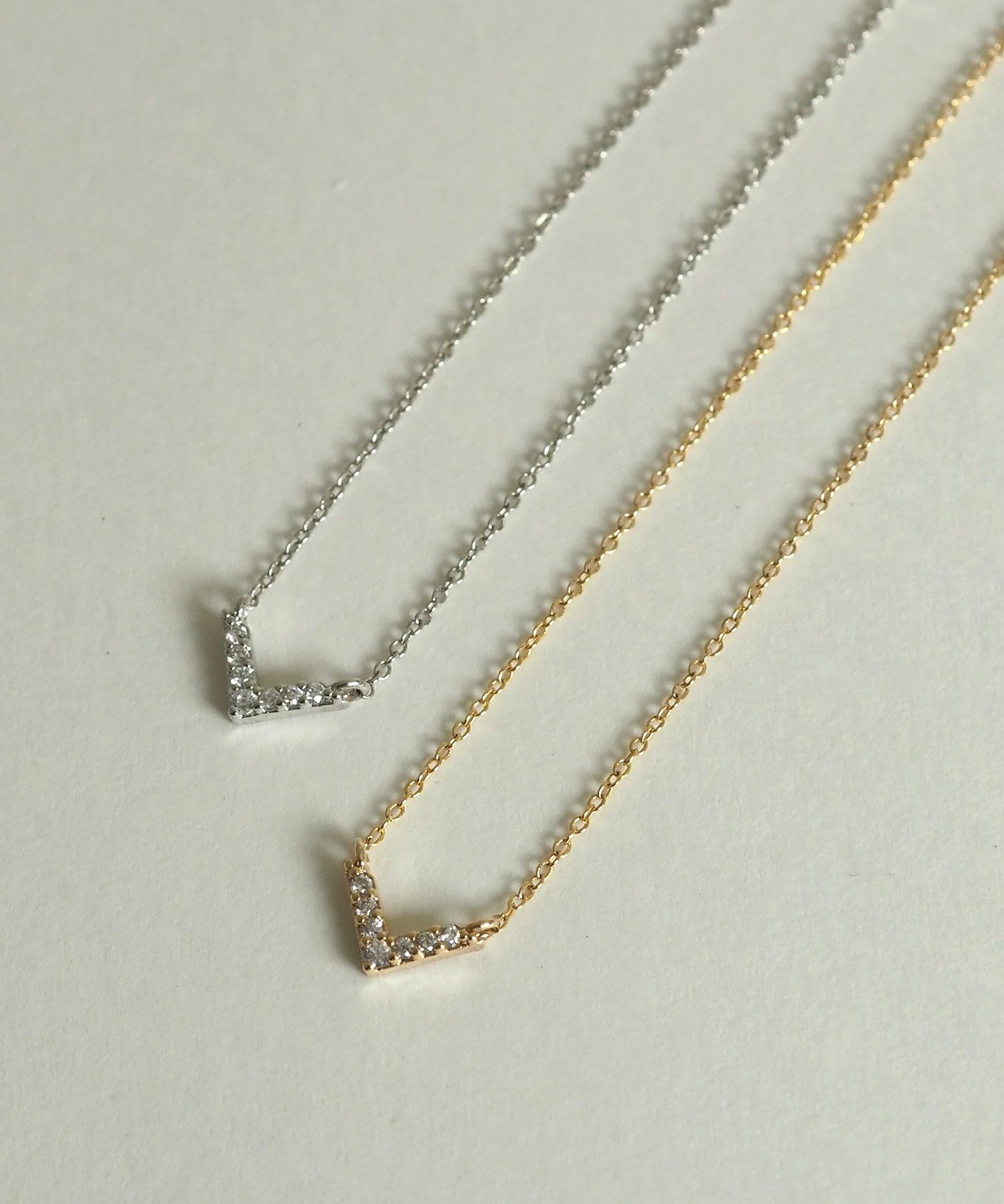 パヴェVネックレス