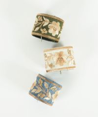 くるっとまきつくインド刺繍フック付きシュフィー | 【公式】MUK