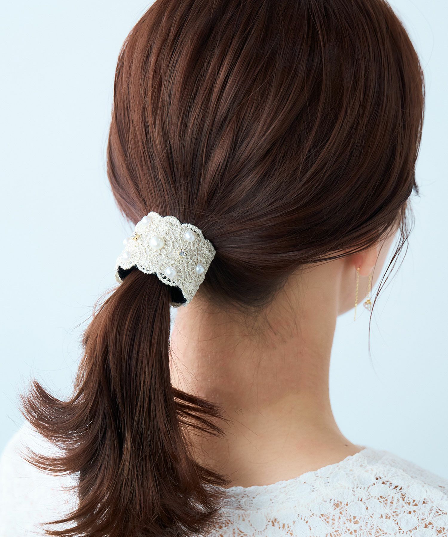 くるっとまきつく刺繍パールフック付きシュフィー