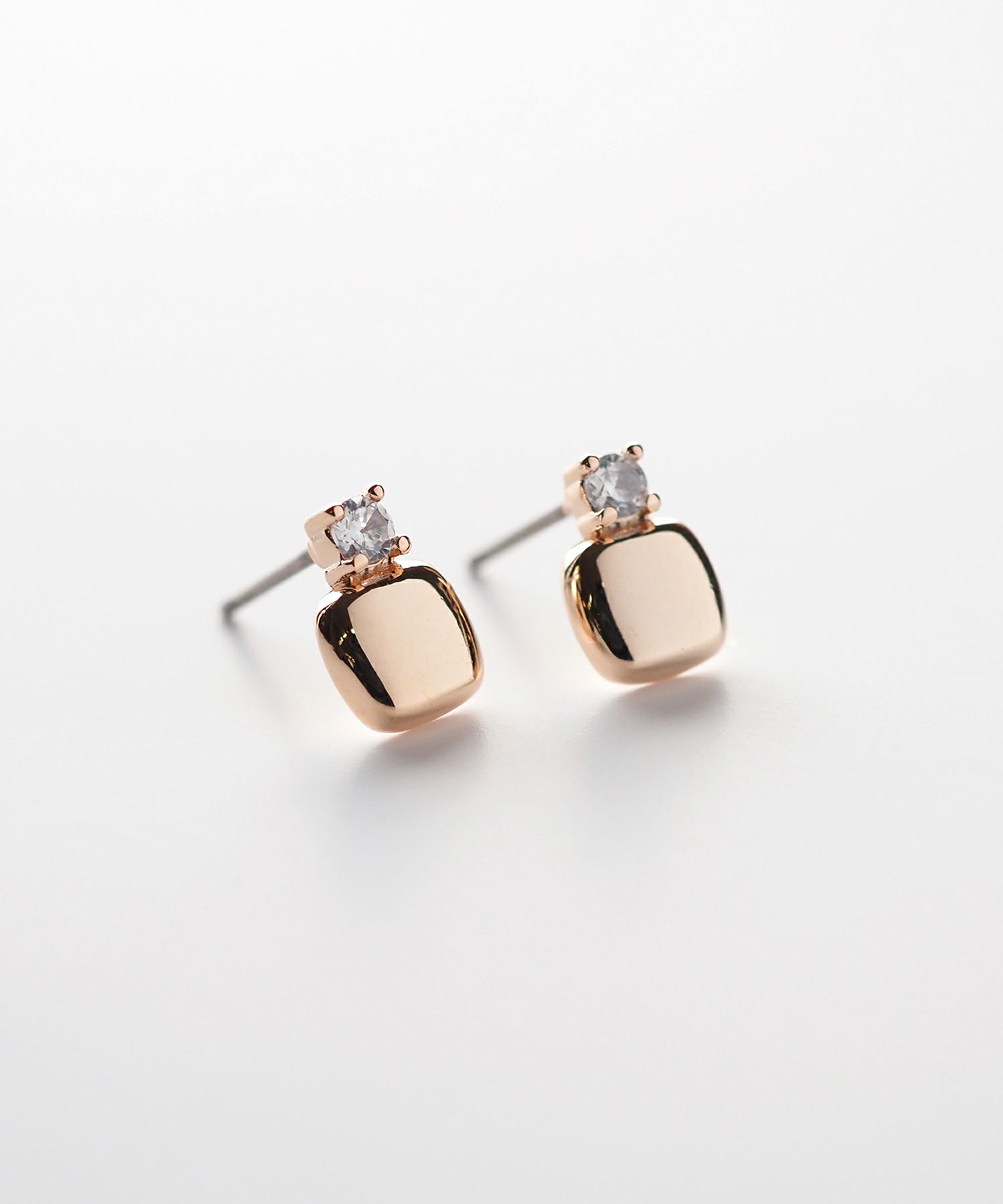 ピンクゴールドキュービックプレートピアス