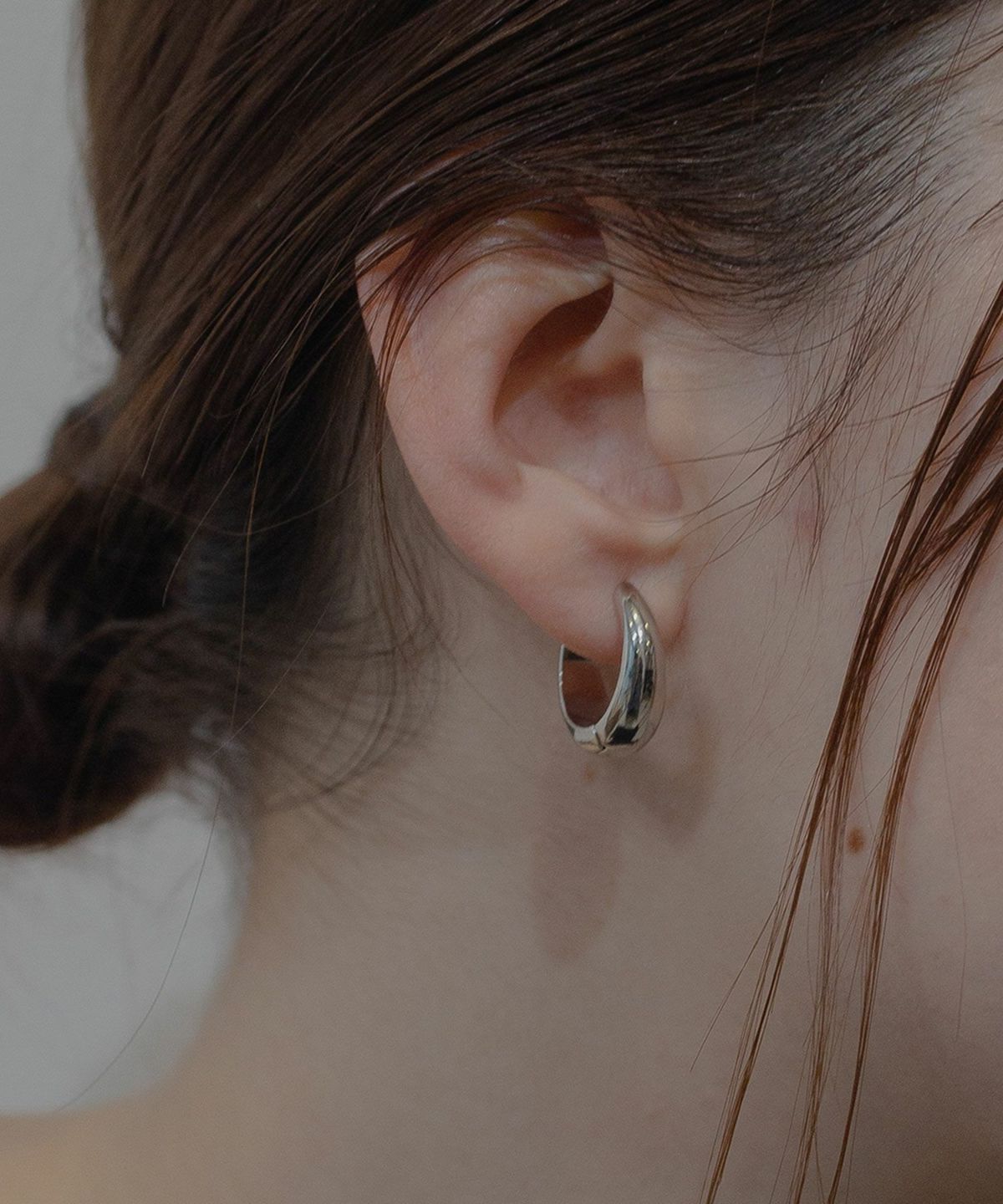 チャンキースプリングフープピアス