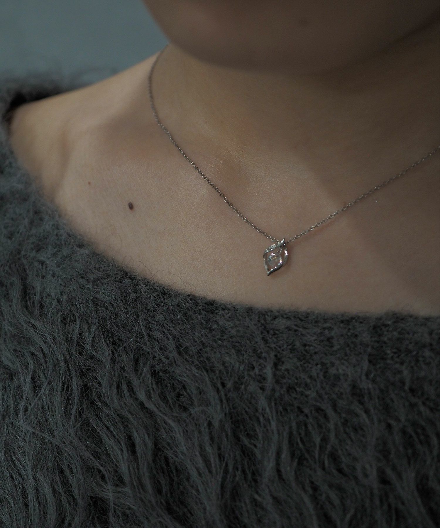 マーキスシャイニングストーンネックレス