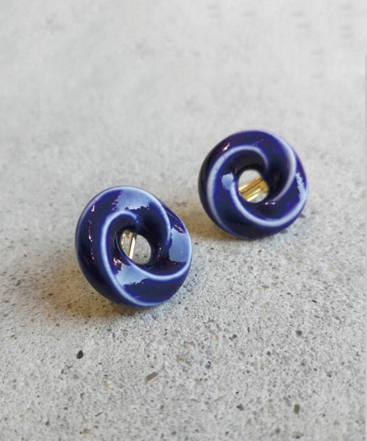 【予約商品】【メディア着用】美濃焼タイルくるりイヤリング【七窯社】