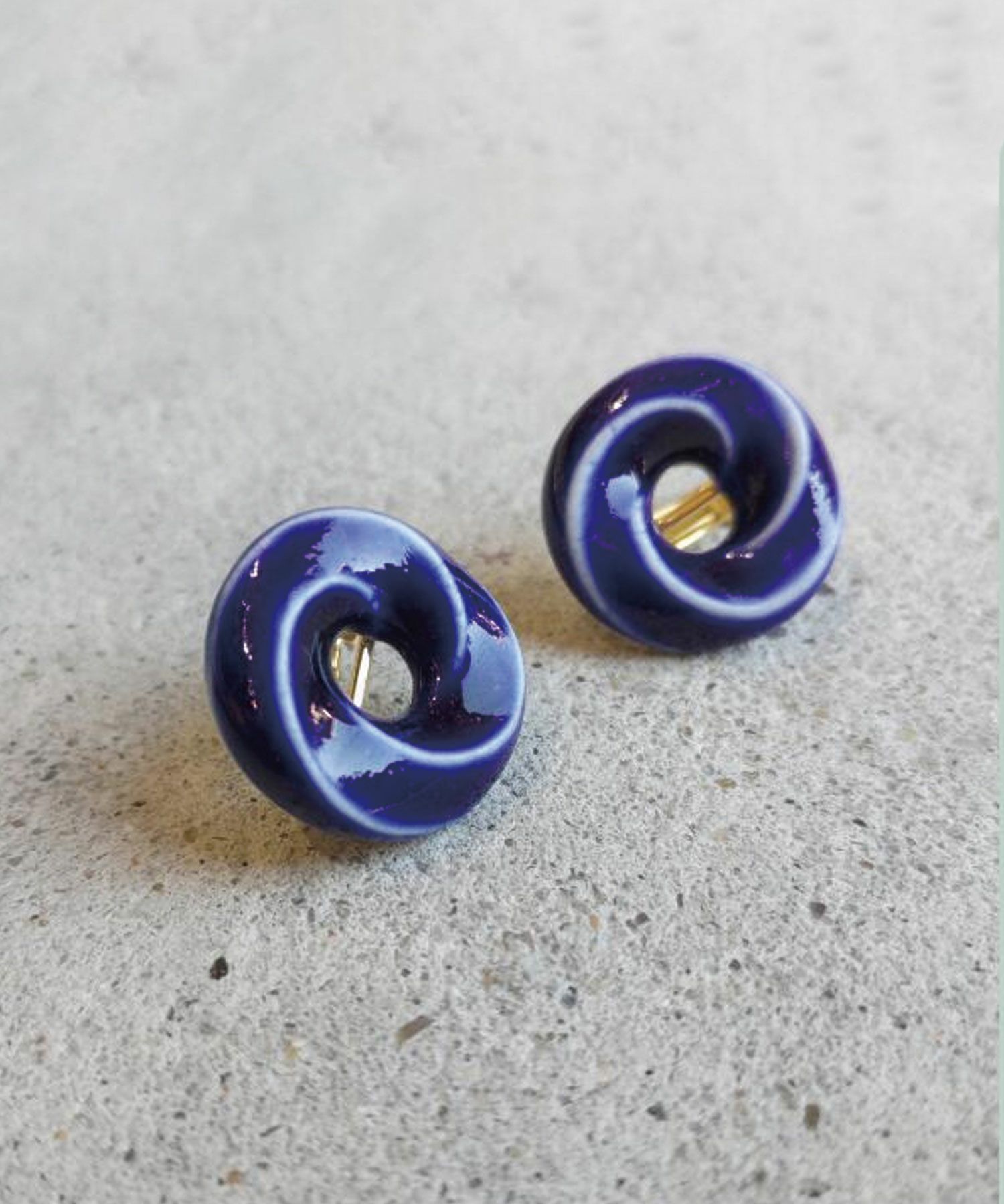 【予約商品】【メディア着用】美濃焼タイルくるりイヤリング【七窯社】