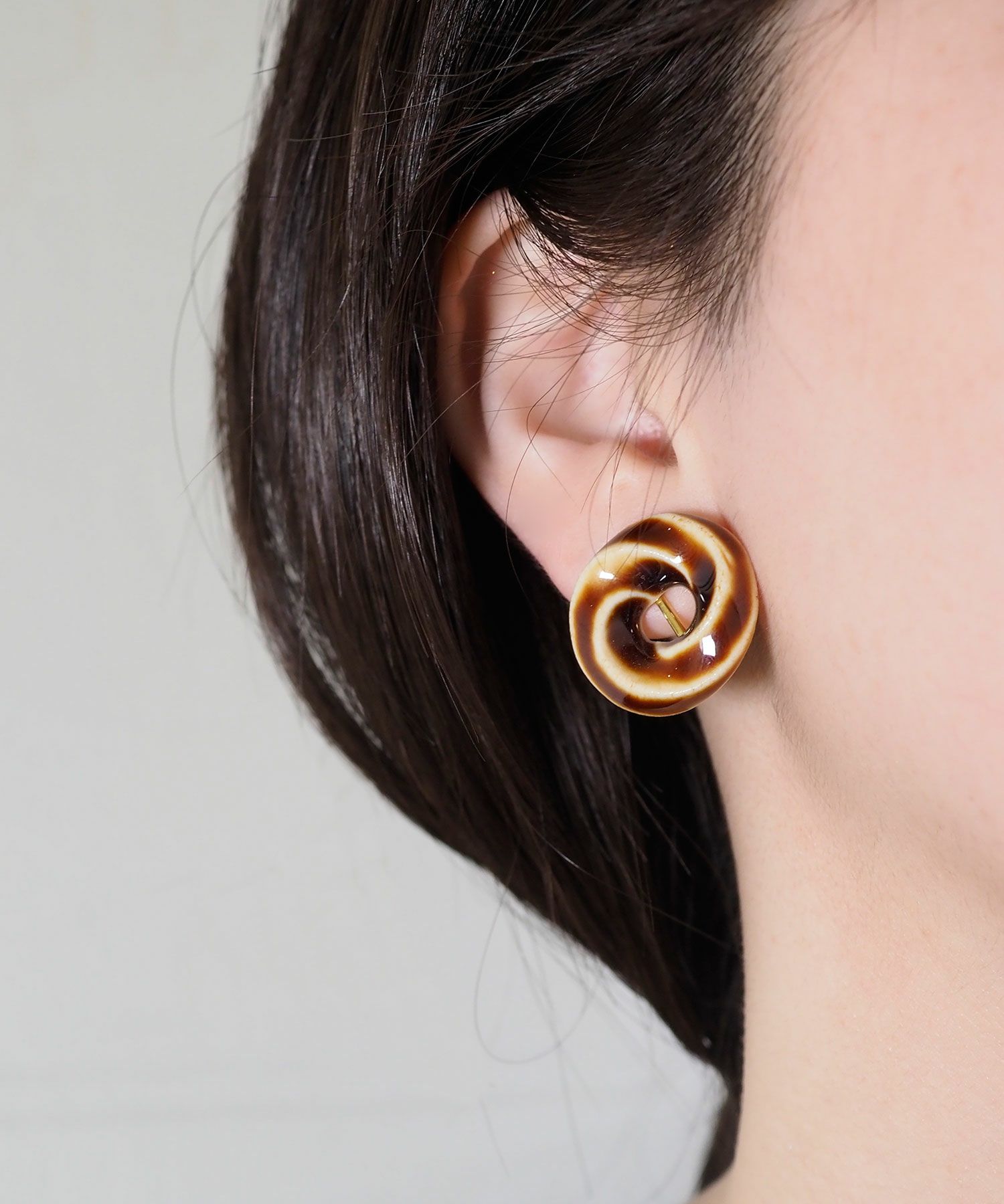 【予約商品】【メディア着用】美濃焼タイルくるりイヤリング【七窯社】