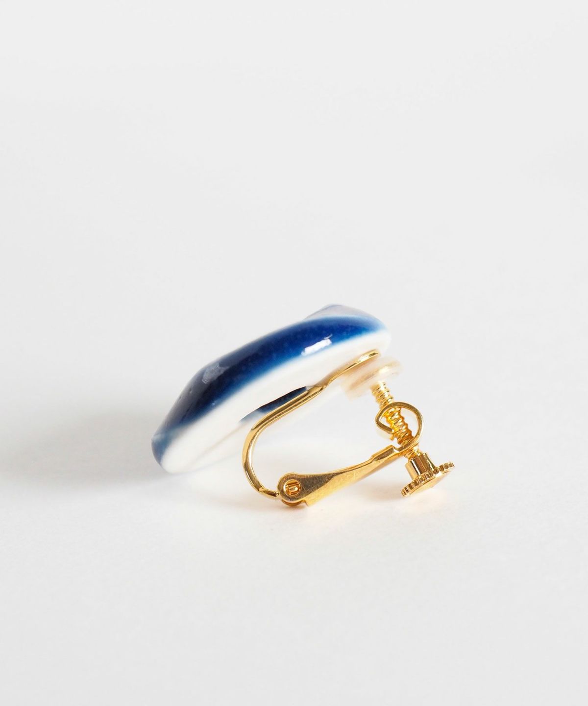 【メディア着用】美濃焼タイルくるりイヤリング【七窯社】