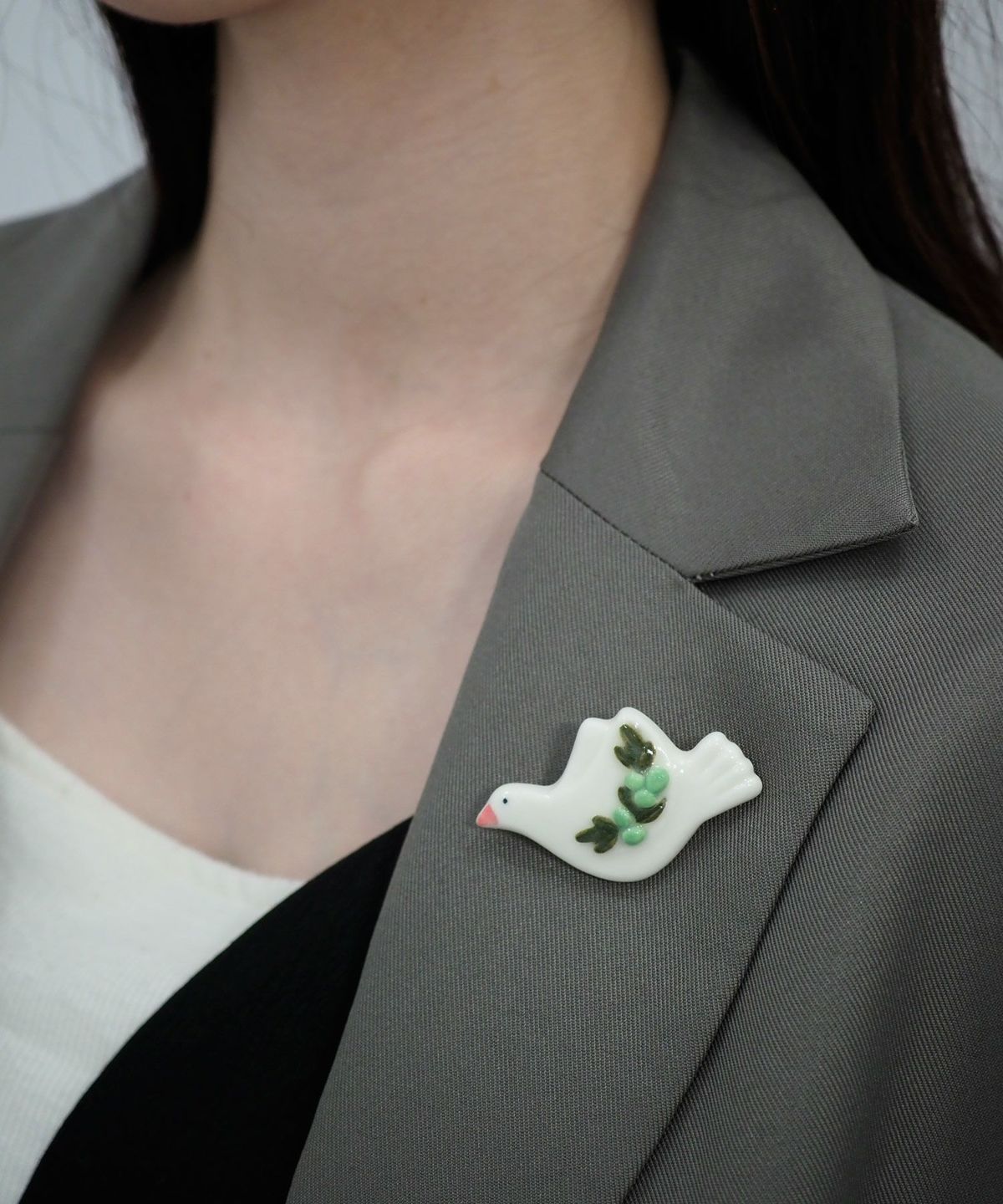 美濃焼タイルハトとオリーブブローチ【七窯社】