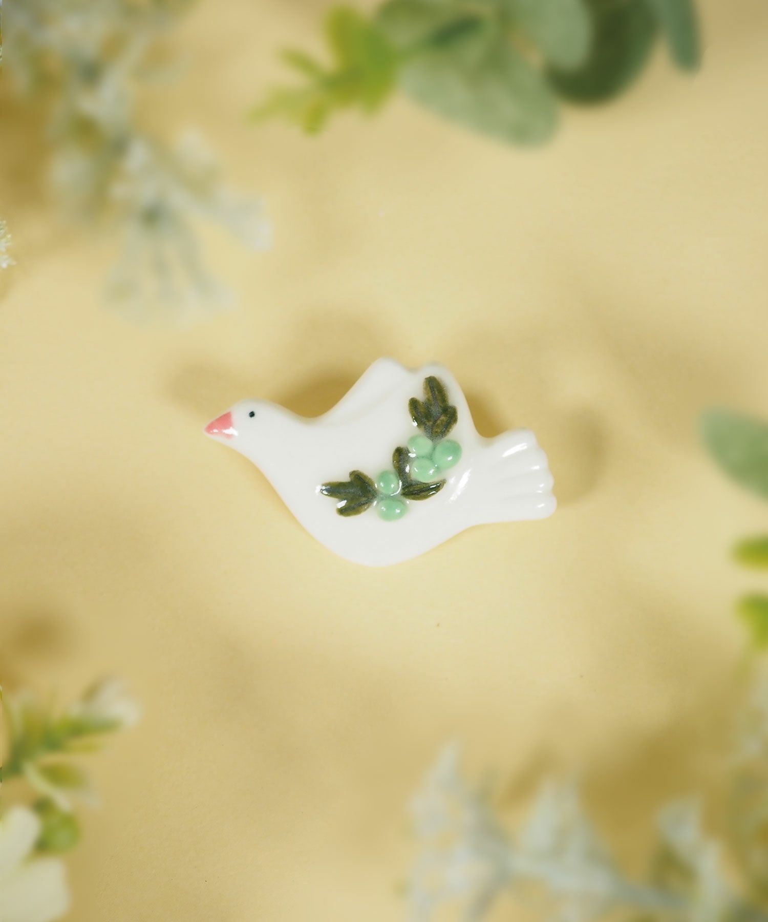 美品希少！  DOVE　鳩　ブローチ♯66　美しい緑のお石 30%off】美濃焼タイルハトとオリーブブローチ【七窯社】 | 【公式】MUK