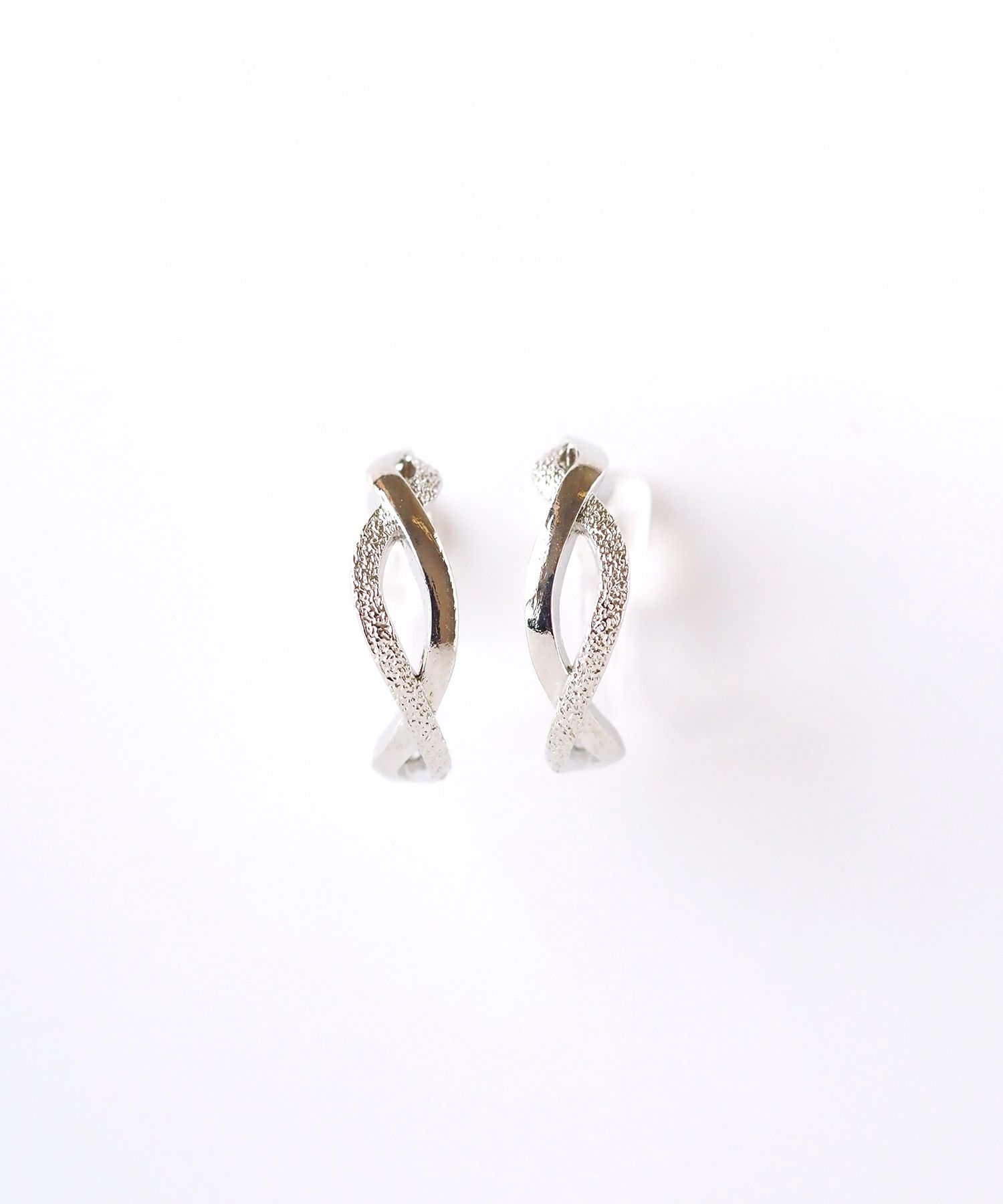 クロスラインフープ樹脂ノンホールイヤリング