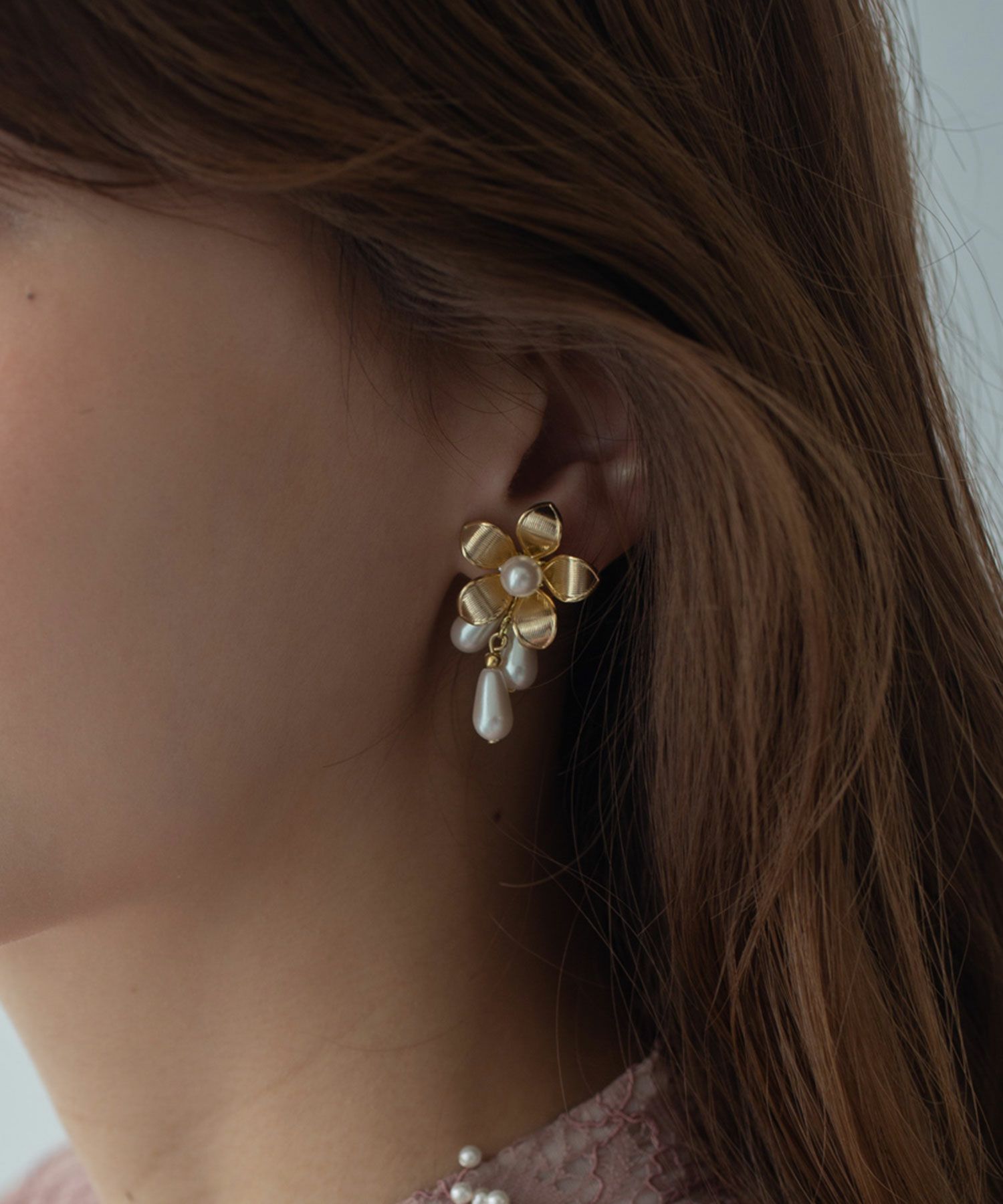 メタルフラワーパールイヤリング